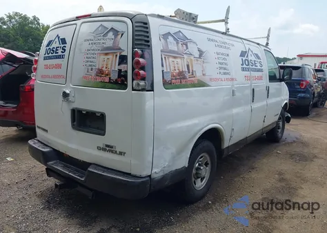 2002 Chevrolet Express z USA, uszkodzony, nr VIN 1GCHG35R921246422